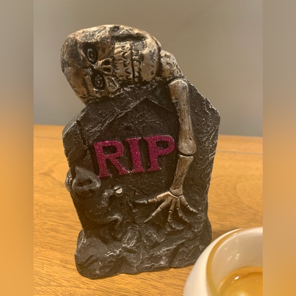 Yankee Candle Skull Tea Light Holder & RIP Table Top Decor Pieces,Good Condition - Picture 6 of 15